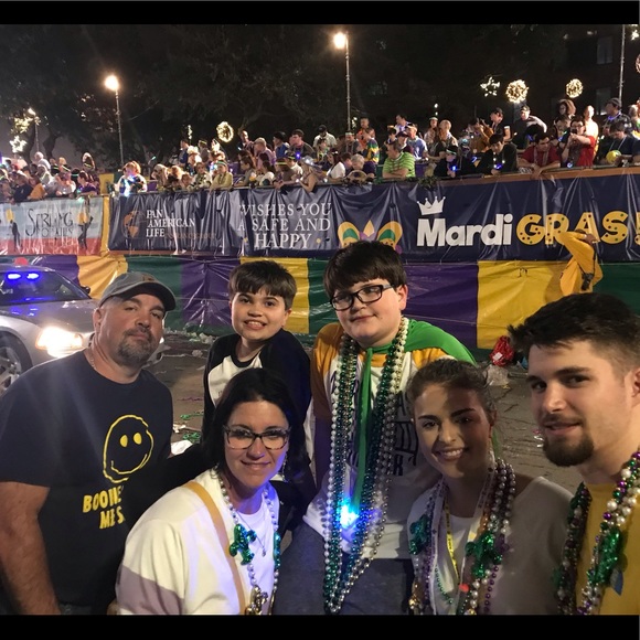 Meet your Posher, Roxanne POSH AMBASSADOR ⚜️💜💚💛 - Picture 3 of 8